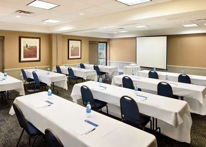 Holiday Inn Express & Suites Alpharetta - Windward Parkway By Ihg